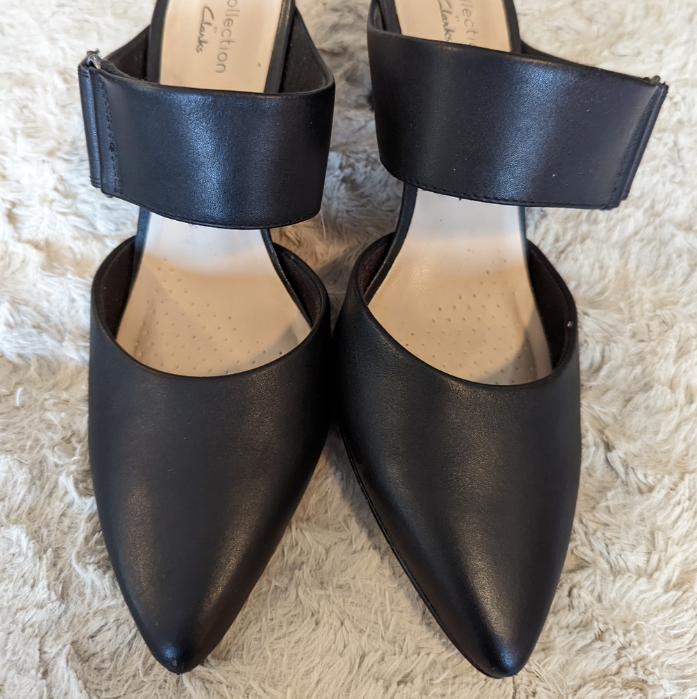 Clark's Collection black leather kitten heel size 8